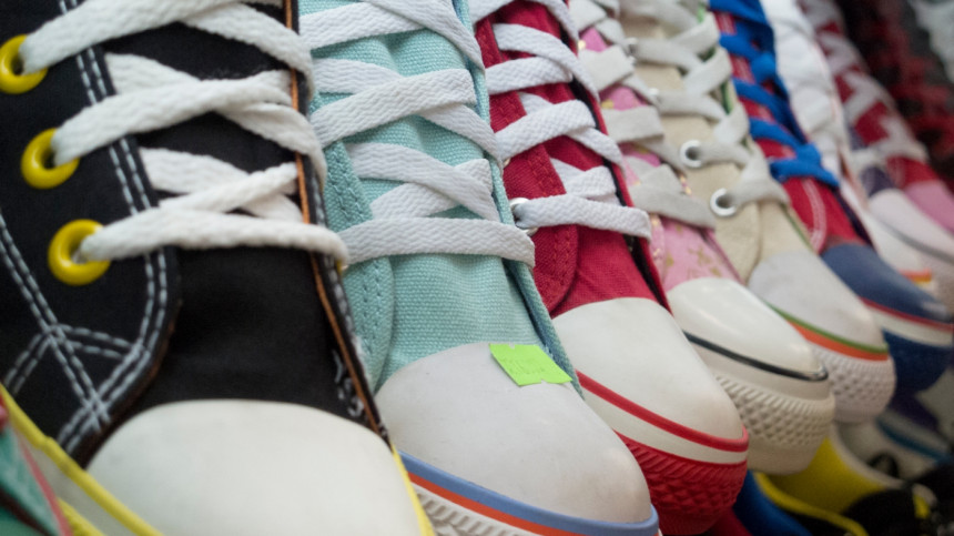 ঢাকায় যেভাবে পরিষ্কার রাখবেন আপনার স্নিকার্স