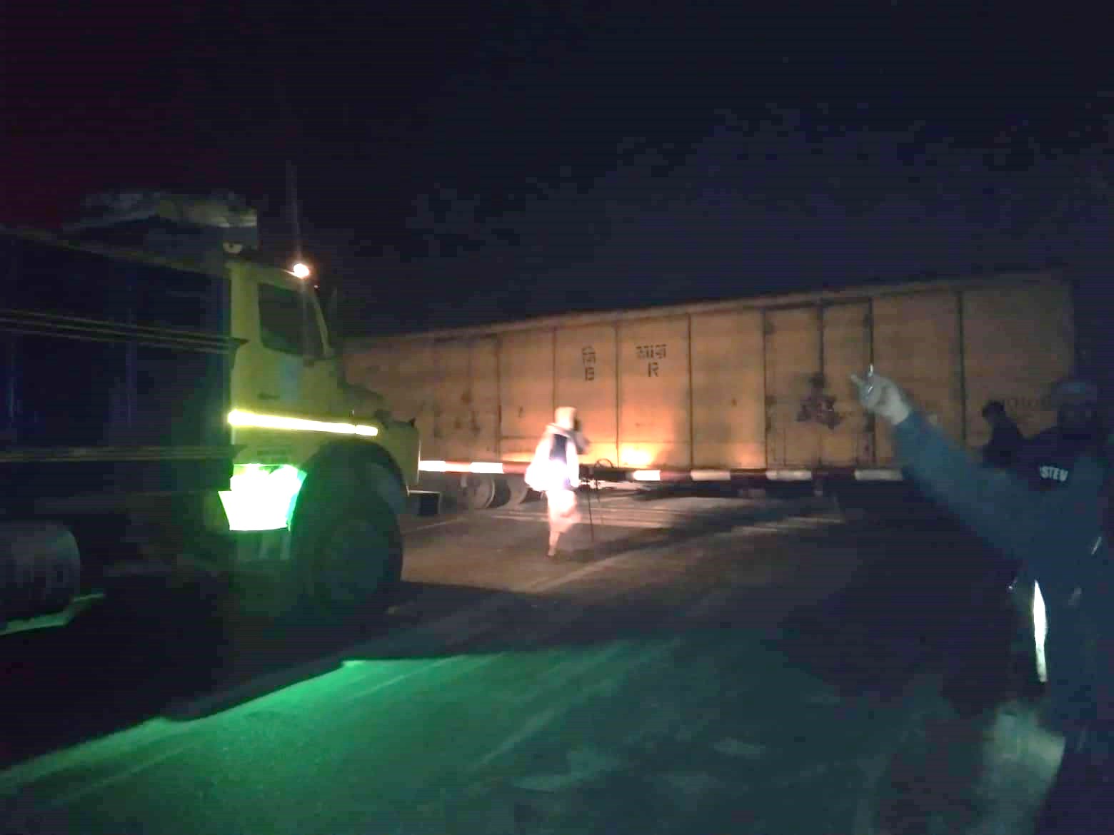 এলেঙ্গায় মালবাহী ট্রেন লাইনচ্যুত, বঙ্গবন্ধু সেতু রুটে রেল চলাচল বন্ধ