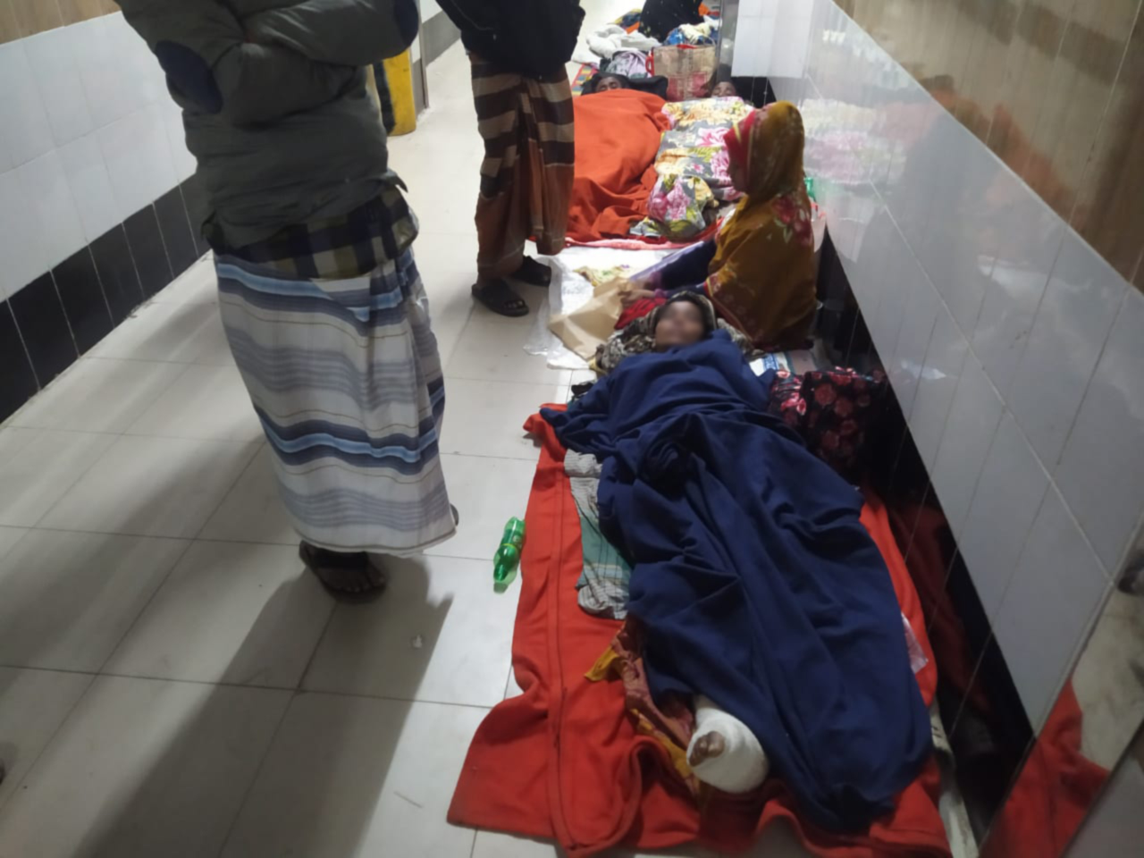 সৌদিতে আহত হয়ে দেশে ফিরে হাসপাতালের মেঝেতে রাশিদা