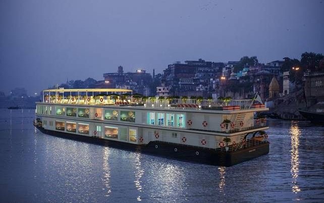 ভারত-বাংলাদেশে বিশ্বের দীর্ঘতম নৌরুটে যাত্রা করল প্রমোদতরি ‘গঙ্গা বিলাস’
