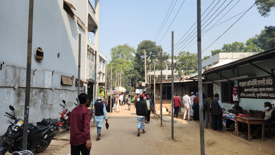 ব্রাহ্মণবাড়িয়ার আইনজীবীদের আদালত বর্জন আংশিক প্রত্যাহারের সিদ্ধান্ত