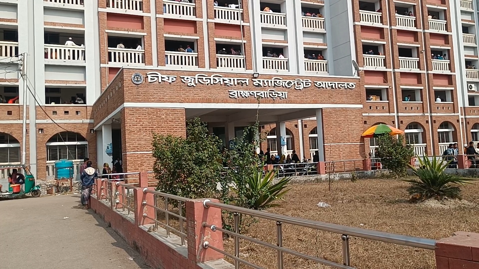 ‘দাবি বলবৎ রেখে’ আদালতে ফিরেছেন ব্রাহ্মণবাড়িয়ার আইনজীবীরা