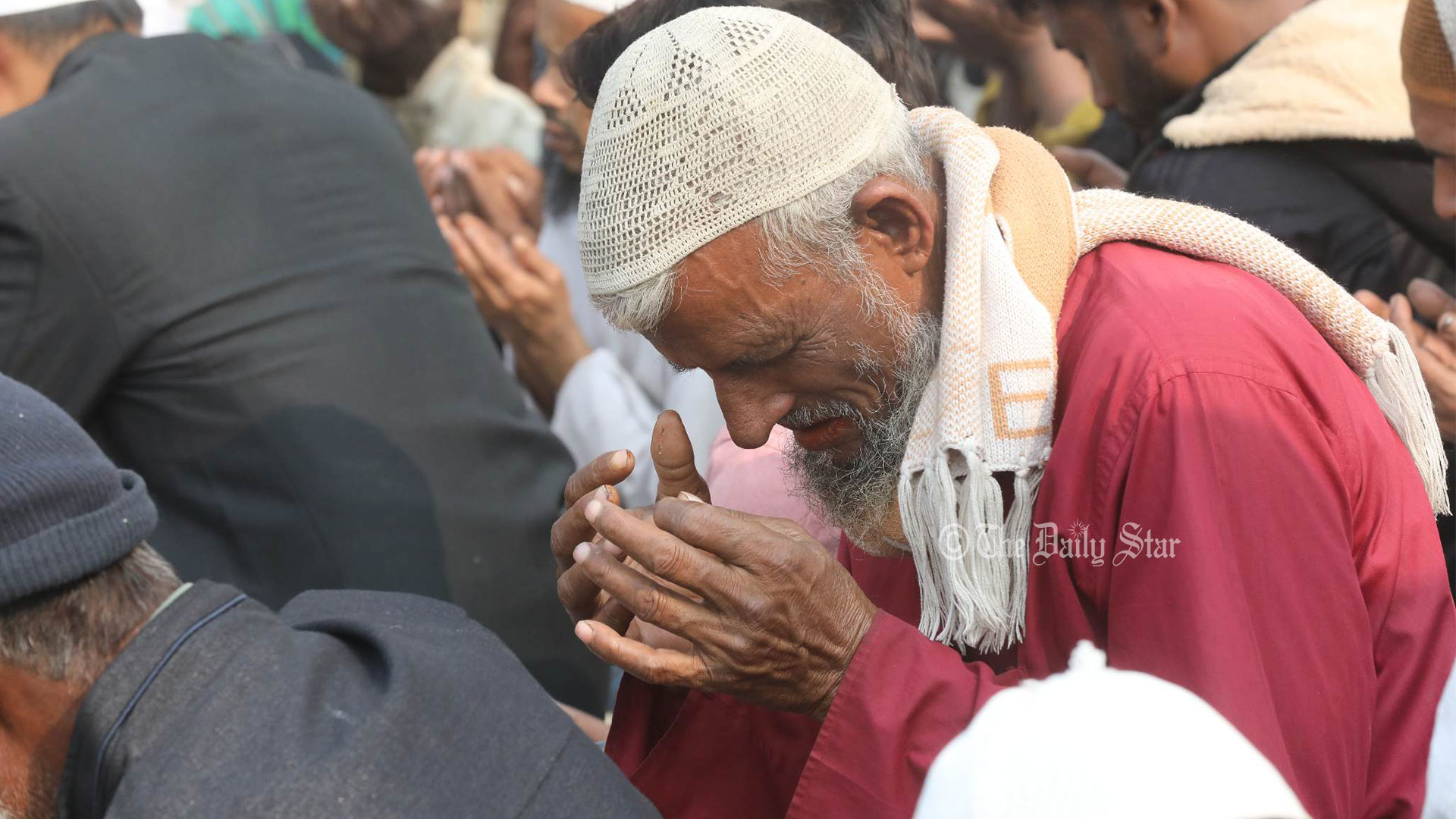 আখেরি মোনাজাতের ভেতর দিয়ে শেষ হলো প্রথম পর্বের বিশ্ব ইজতেমা