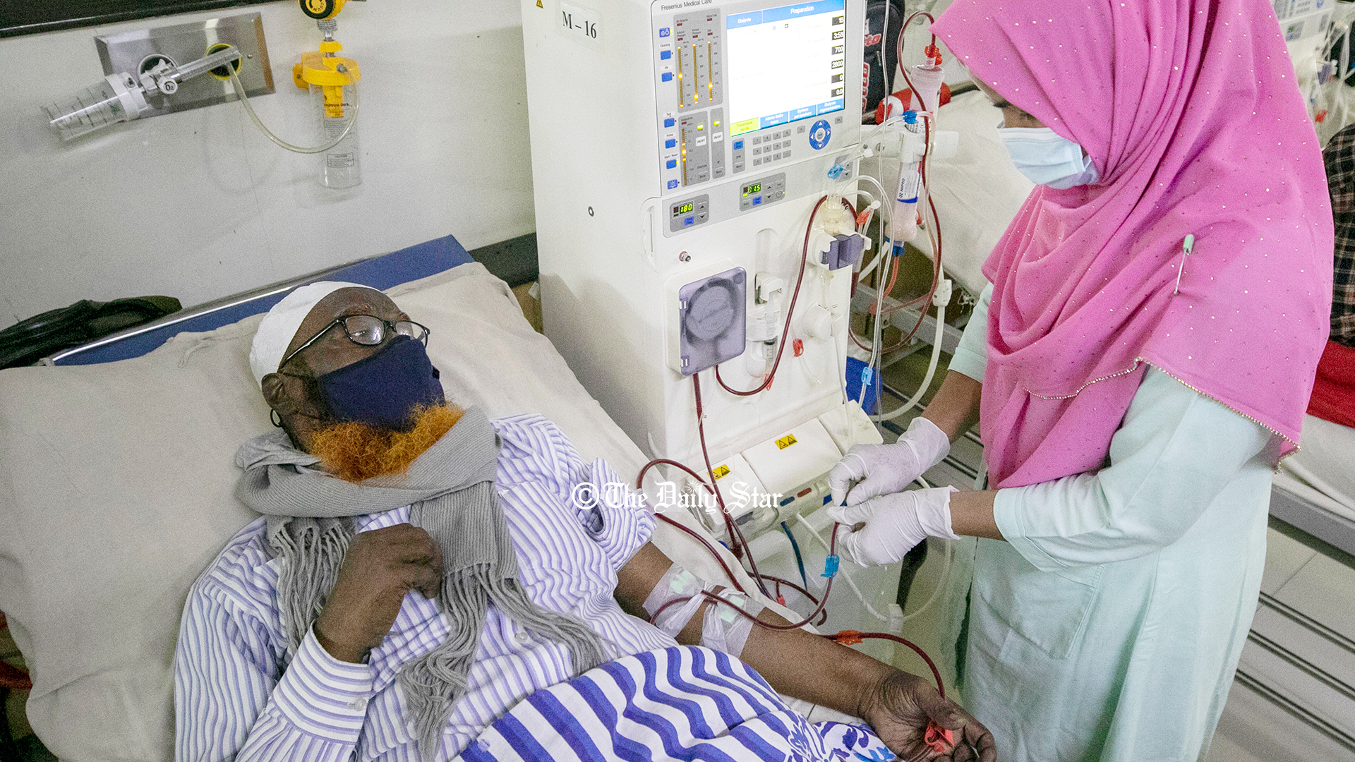 বিদেশি প্রতিষ্ঠানকে ভর্তুকির নীতিতে অপ্রতুল কিডনি ডায়ালাসিস সেবা