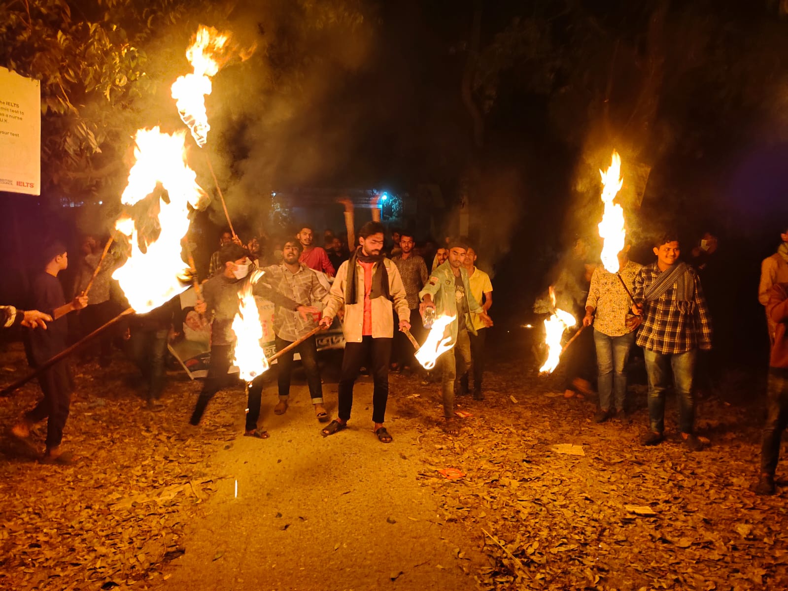 নরসিংদীতে খায়রুল কবির খোকনের বাড়িতে ছাত্রদলের পদবঞ্চিতদের আগুন
