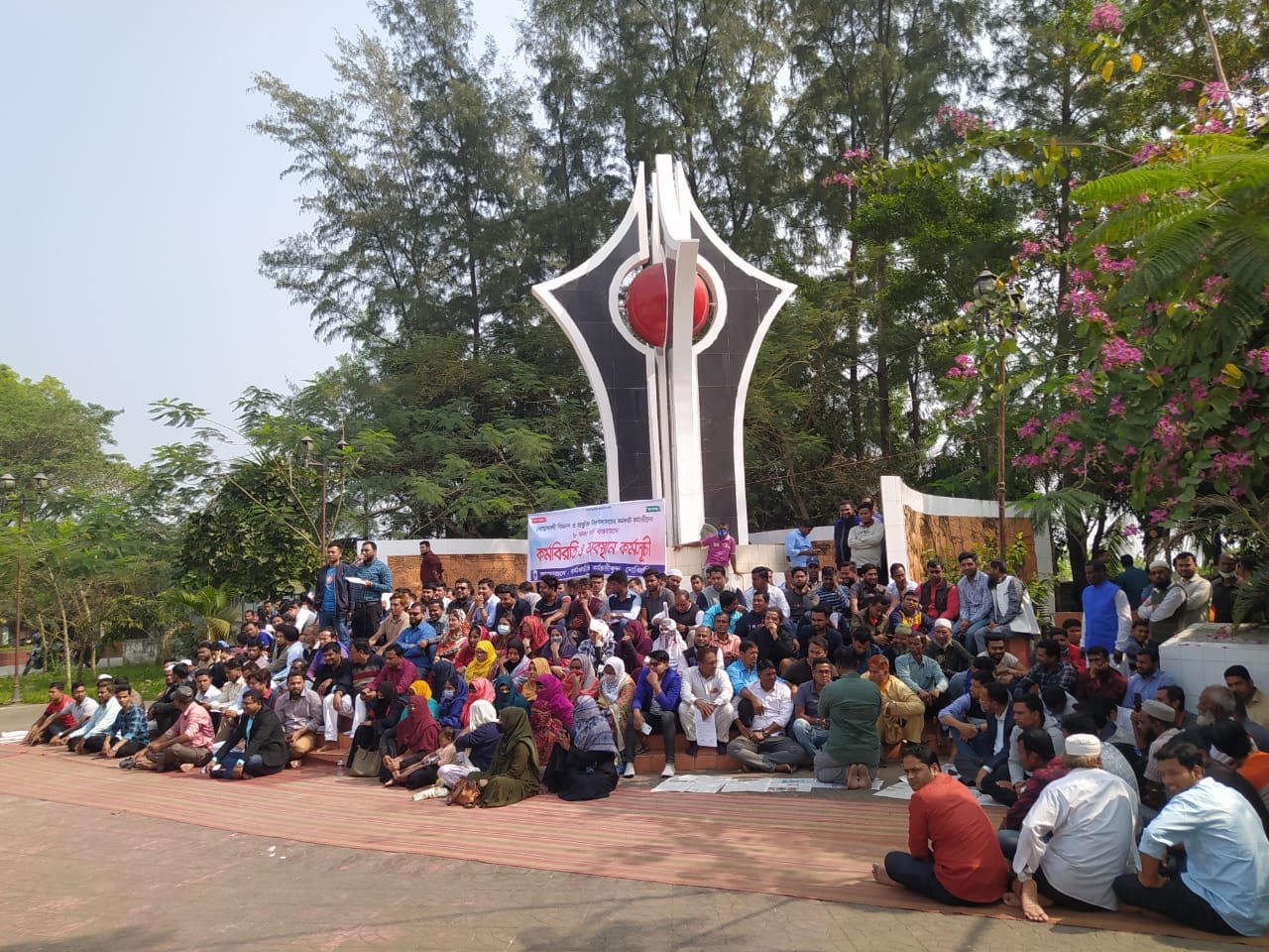 নোবিপ্রবি রেজিস্ট্রারকে অপসারণে ৭২ ঘণ্টার আল্টিমেটাম