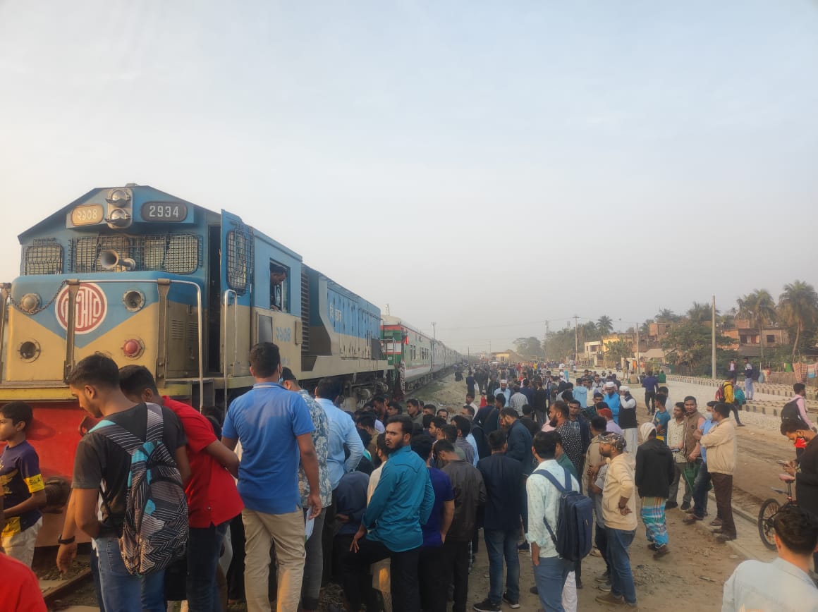 আখাউড়ায় ইঞ্জিন বিকল, সিলেট-চট্টগ্রাম রেল যোগাযোগ বন্ধ