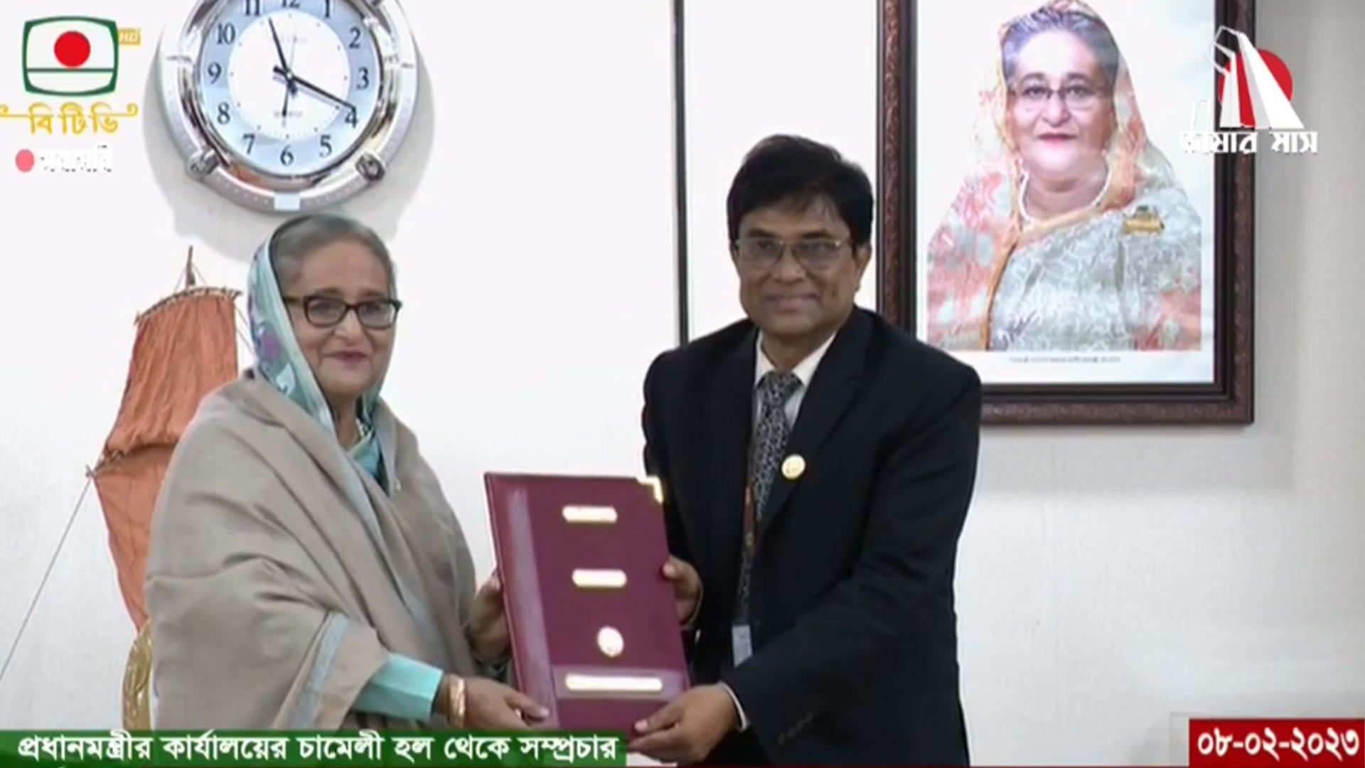 প্রধানমন্ত্রীর কাছে এইচএসসি-সমমানের ফল হস্তান্তর