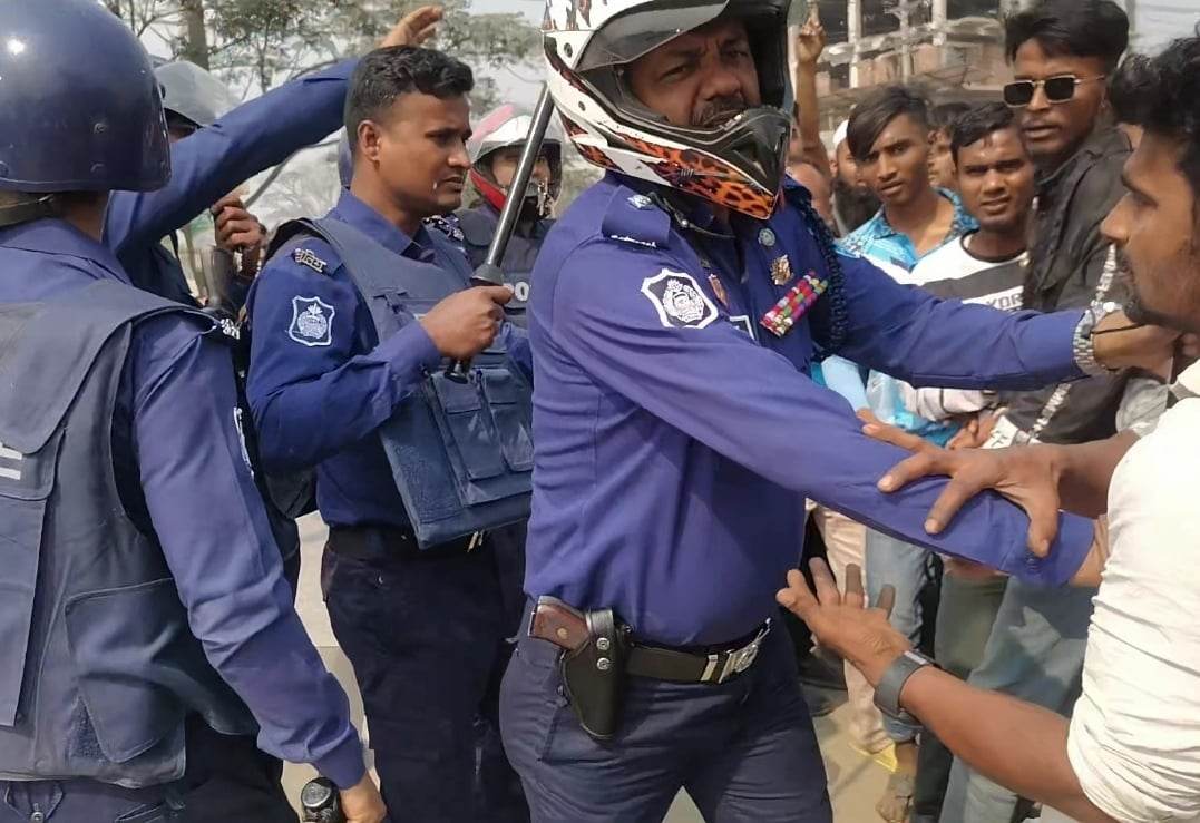 আড়াইহাজারে বিএনপির পদযাত্রায় পুলিশের ‘বাধা’, আহত ১৩