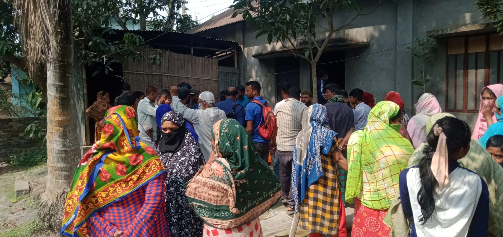 খাটের নিচে ৭ দিন পড়ে ছিল নারীর মরদেহ, মা-বোনকে জিজ্ঞাসাবাদ