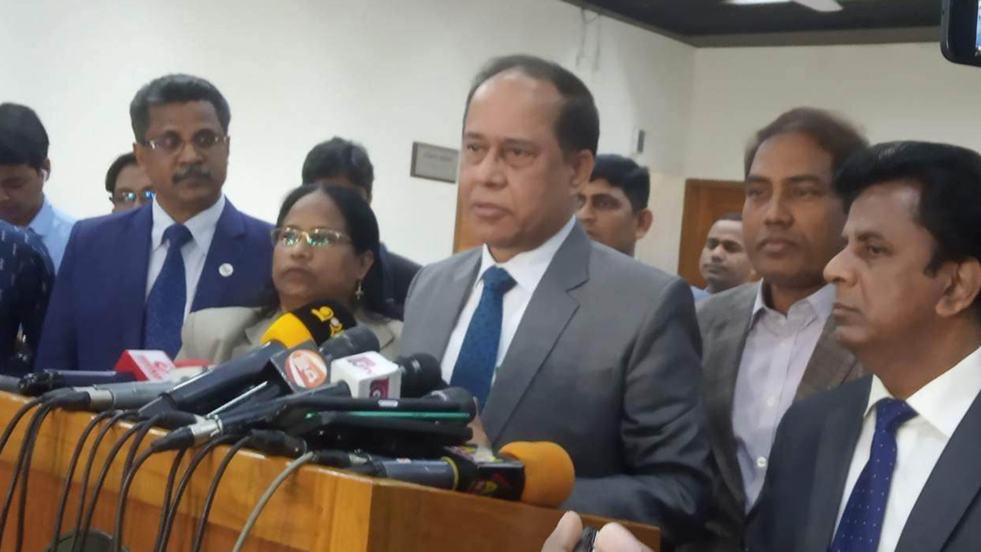 রাষ্ট্রপতি নির্বাচন নিয়ে বিতর্ক অনাকাঙ্ক্ষিত ও অনাবশ্যক: সিইসি