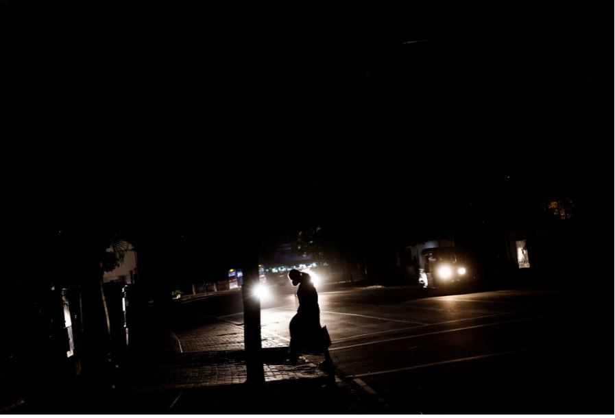 আইএমএফের ঋণ পেতে বিদ্যুতের দাম ৬৬ শতাংশ বাড়াল শ্রীলঙ্কা