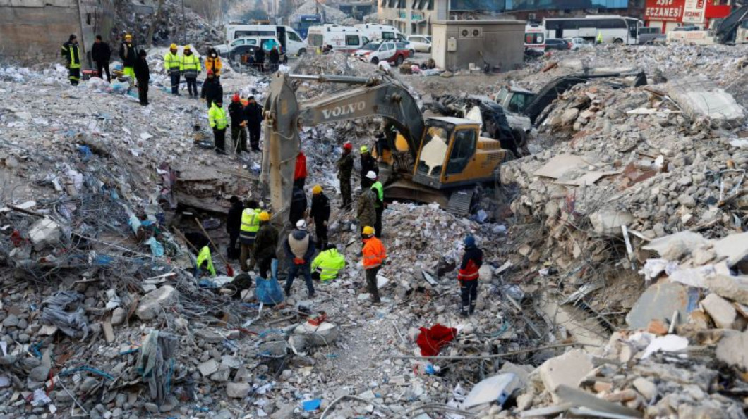 ১২ দিন পর দম্পতি জীবিত উদ্ধার, মৃত্যুর সংখ্যা ৪৬ হাজার ছাড়াল