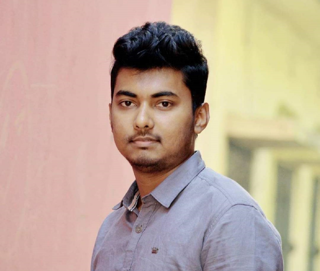 বাবার পিস্তল নিয়ে প্রতিপক্ষের ওপর মেয়রপুত্রের হামলা