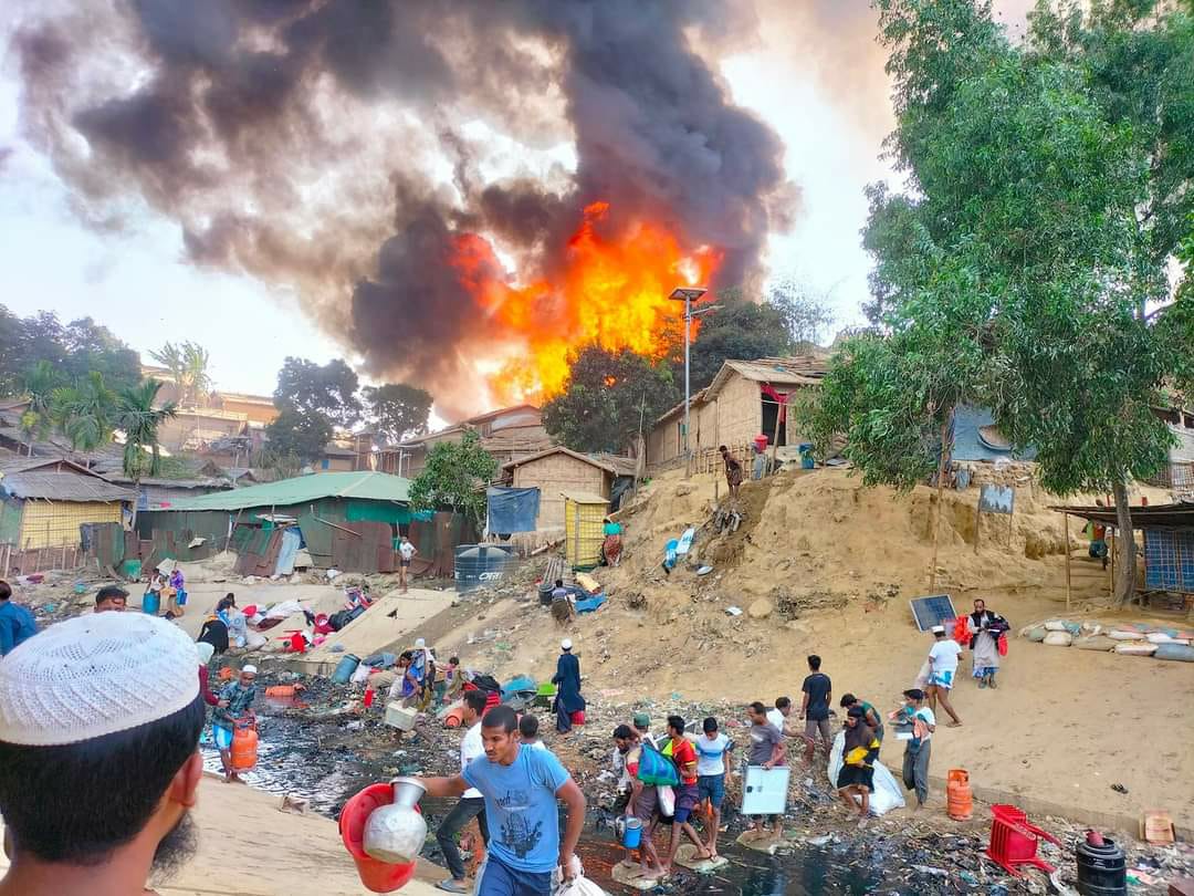 উখিয়ায় রোহিঙ্গা ক্যাম্পে আগুন, নিয়ন্ত্রণে ১০ ইউনিট