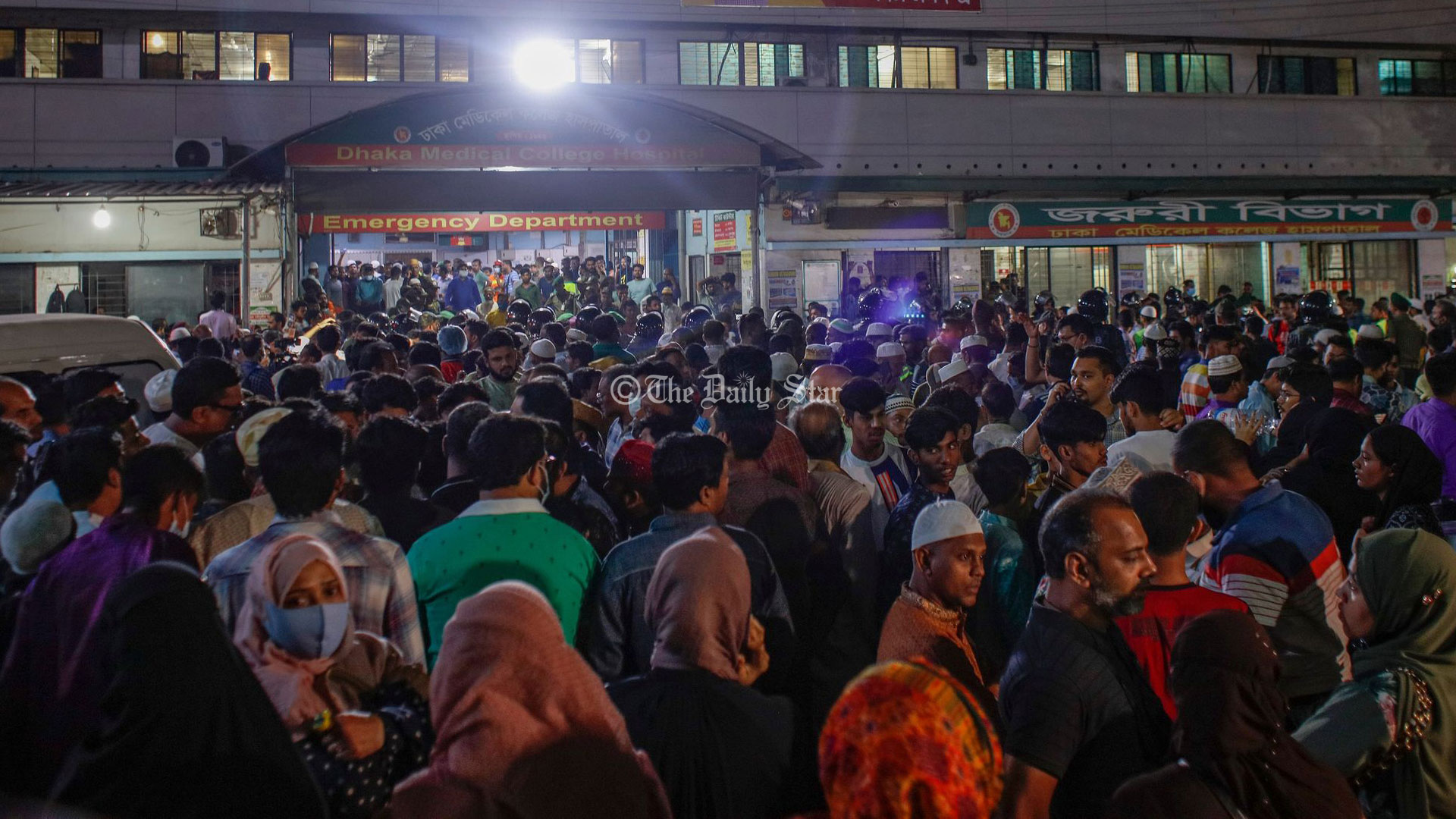 নিহত ১৬ জনের মরদেহ হস্তান্তর, ঢামেকে চিকিৎসাধীন অন্তত ২০