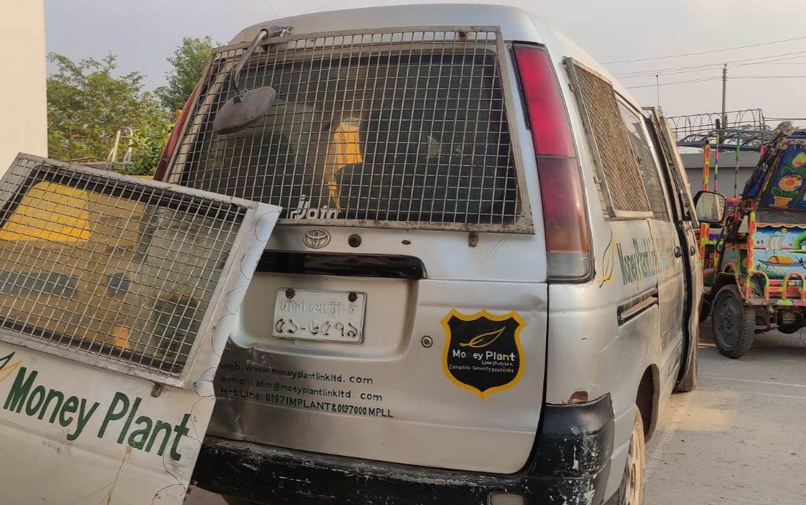 ছিনতাই হওয়া ৯ কোটি টাকা উদ্ধার, মানি প্ল্যান্টের ২ পরিচালকসহ আটক ৭: ডিবি