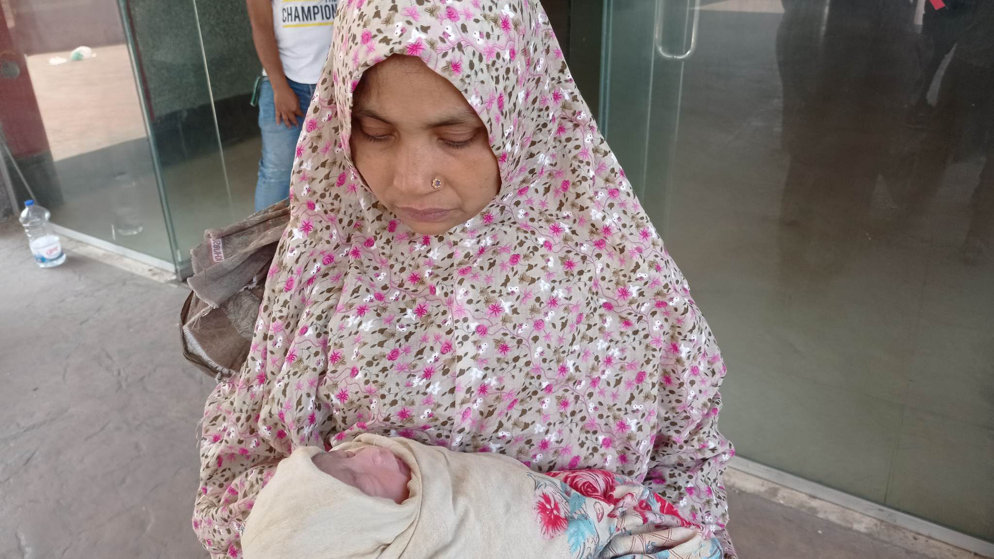 সন্তানের মুখ দেখলেন দগ্ধ কুলসুম