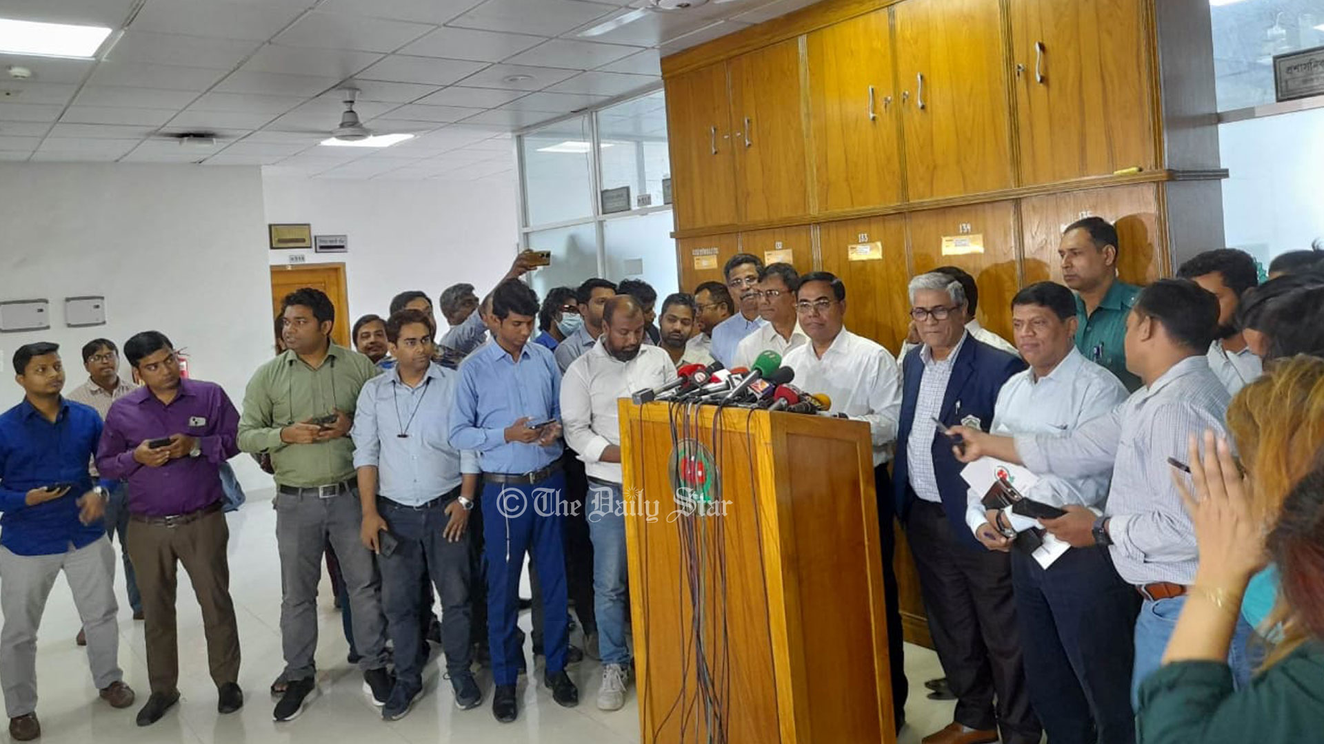 ইভিএম নয়, ৩০০ আসনেই ভোটগ্রহণ ব্যালটে: ইসি