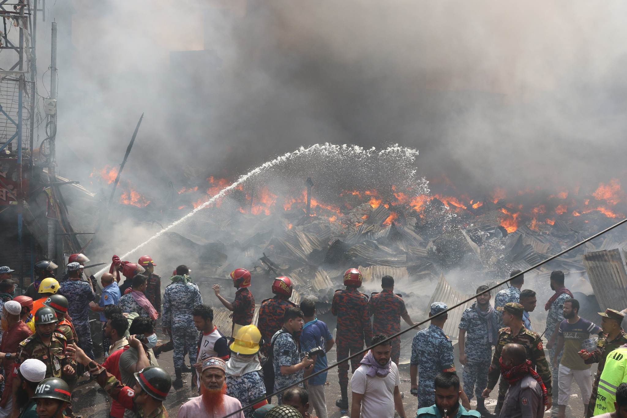 দোকানদারদের হামলায় ফায়ার সার্ভিস সদর দপ্তরের ৪ কর্মী আহতের অভিযোগ