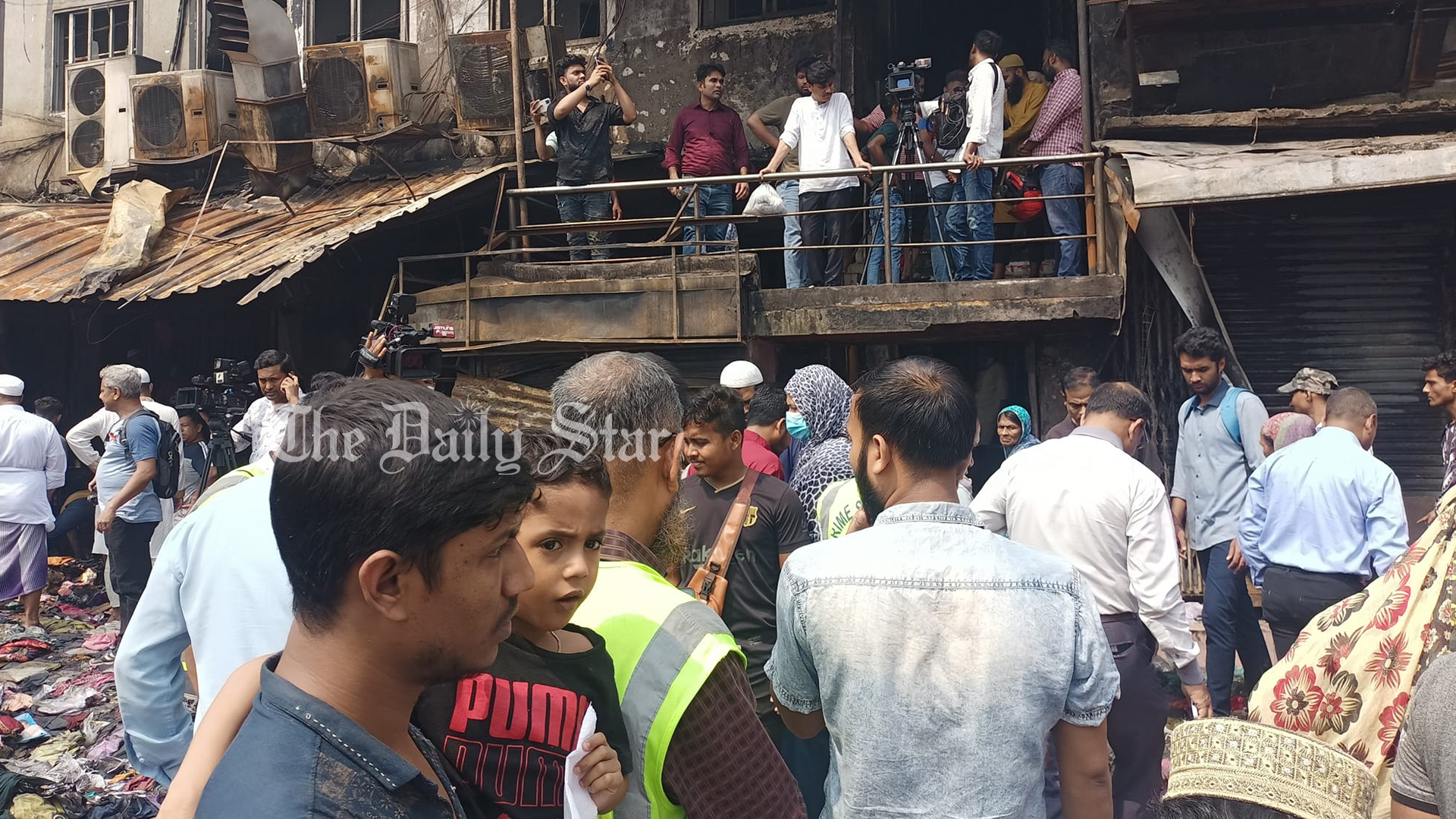 আগুনের কারণ অনুসন্ধানে বঙ্গবাজারে সিআইডি