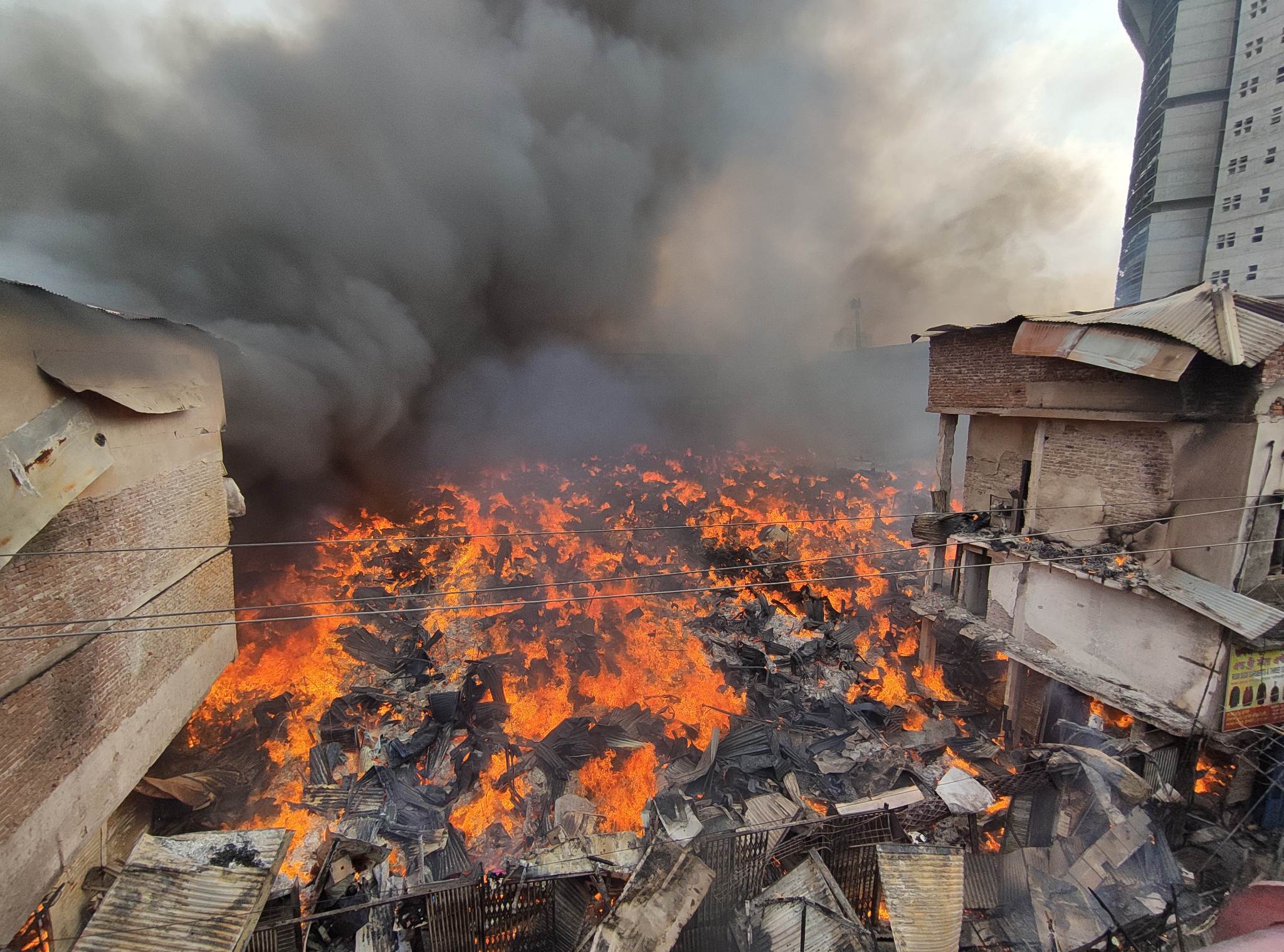 ব্যবসায়ীদের দ্বন্দ্বের কারণে আগুন কি না খতিয়ে দেখা হচ্ছে: ডিএমপি কমিশনার
