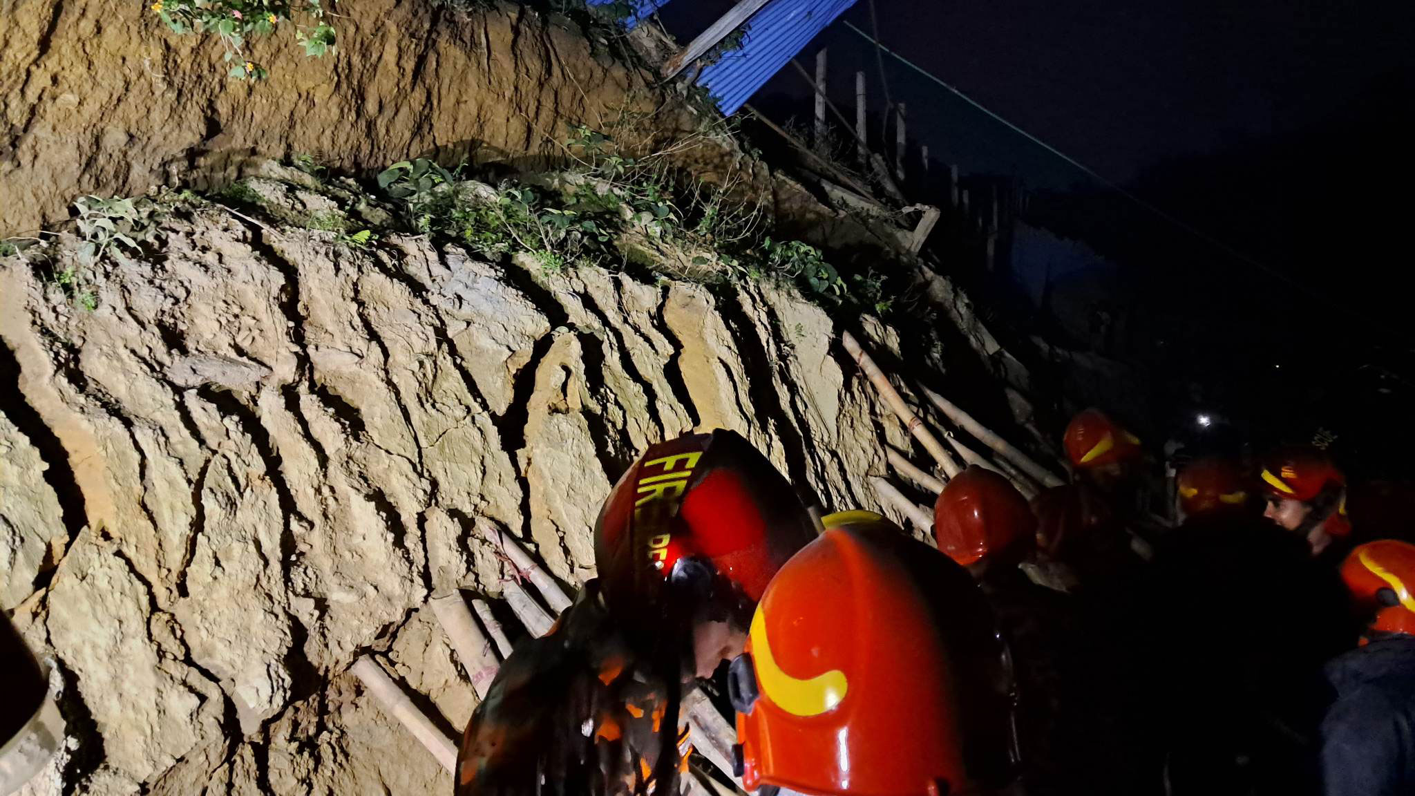 চট্টগ্রামে পাহাড়ধসে মৃত্যু ১, আহত ৩