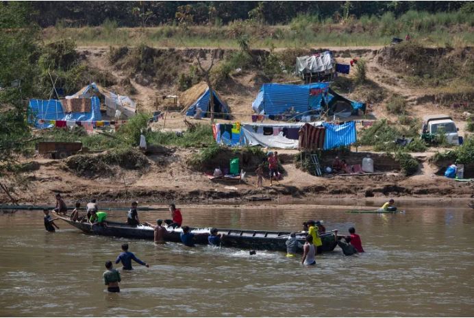 মিয়ানমার সীমান্তে নতুন সংঘাত, থাইল্যান্ডে পালিয়ে যাচ্ছেন হাজারো মানুষ