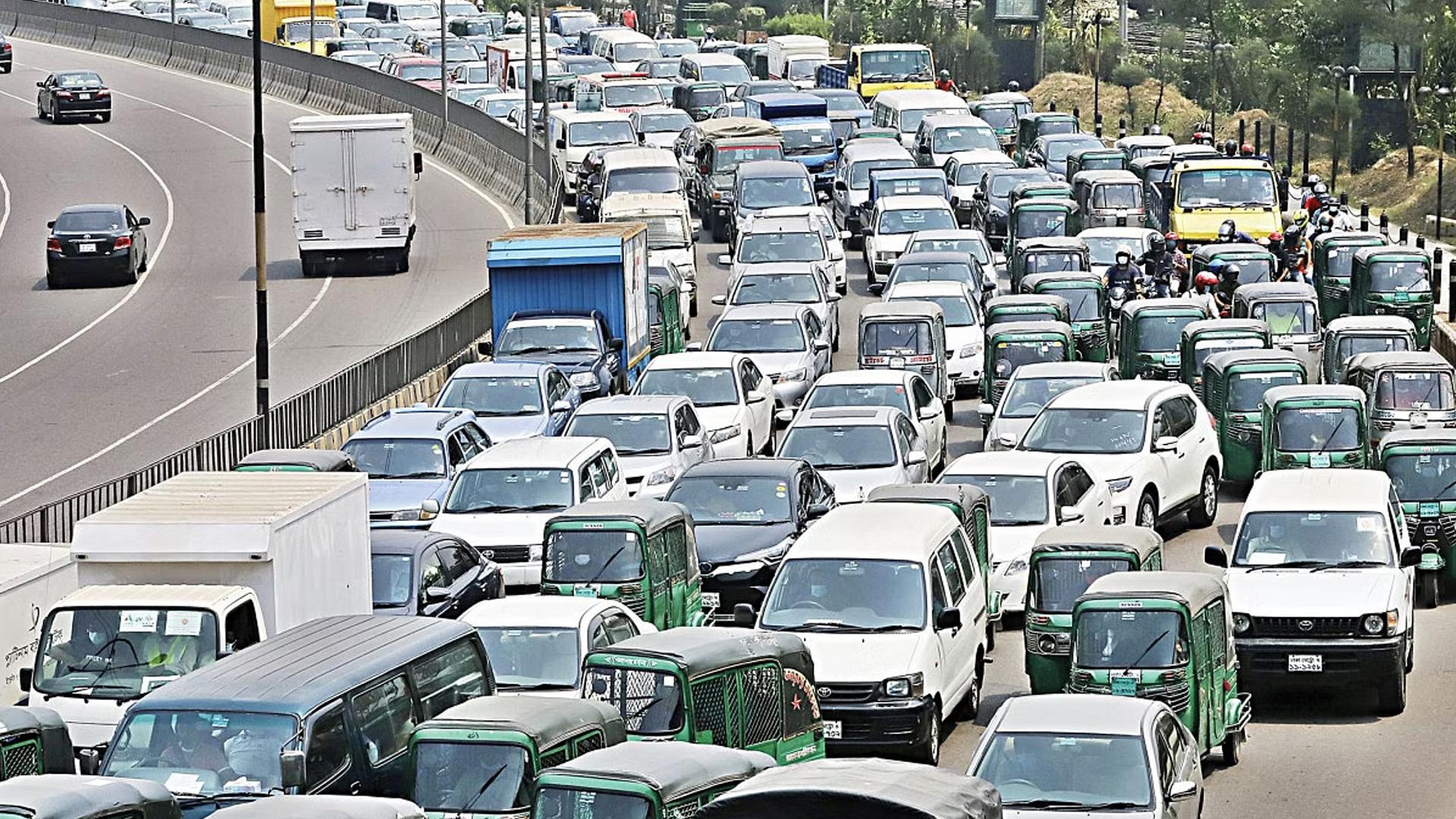 কার্বন নিঃসরণ কমাতে দ্বিতীয় গাড়িতে সারচার্জের পরিকল্পনা