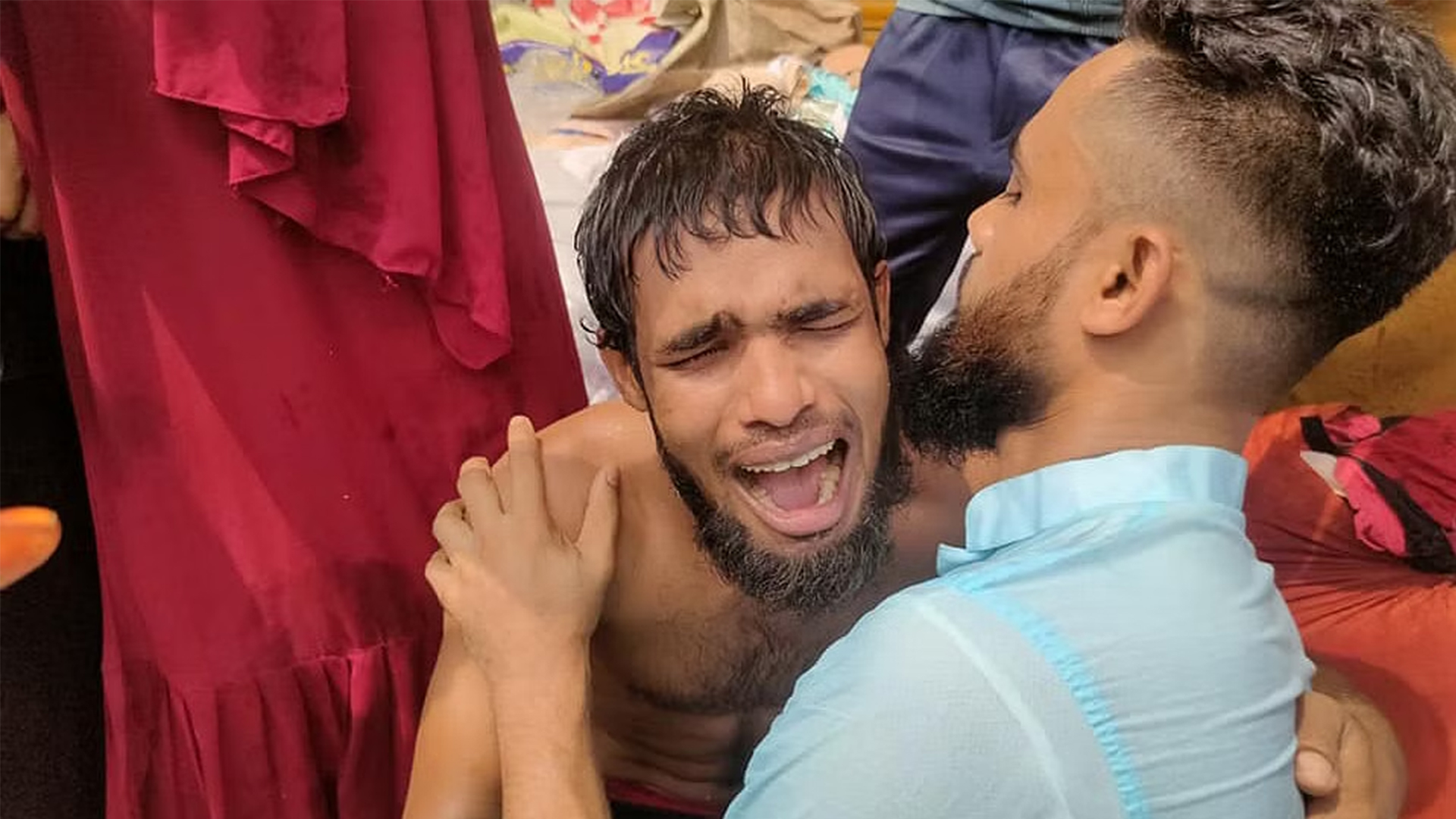 ‘সব পুড়ে যাচ্ছে দেখার চেয়ে মরে যাওয়া ভালো’