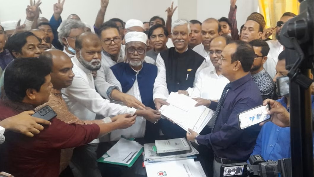 মনোনয়নপত্র দাখিলের সময় আজমত উল্লাহর শো-ডাউন, ব্যাখ্যা চেয়েছে ইসি