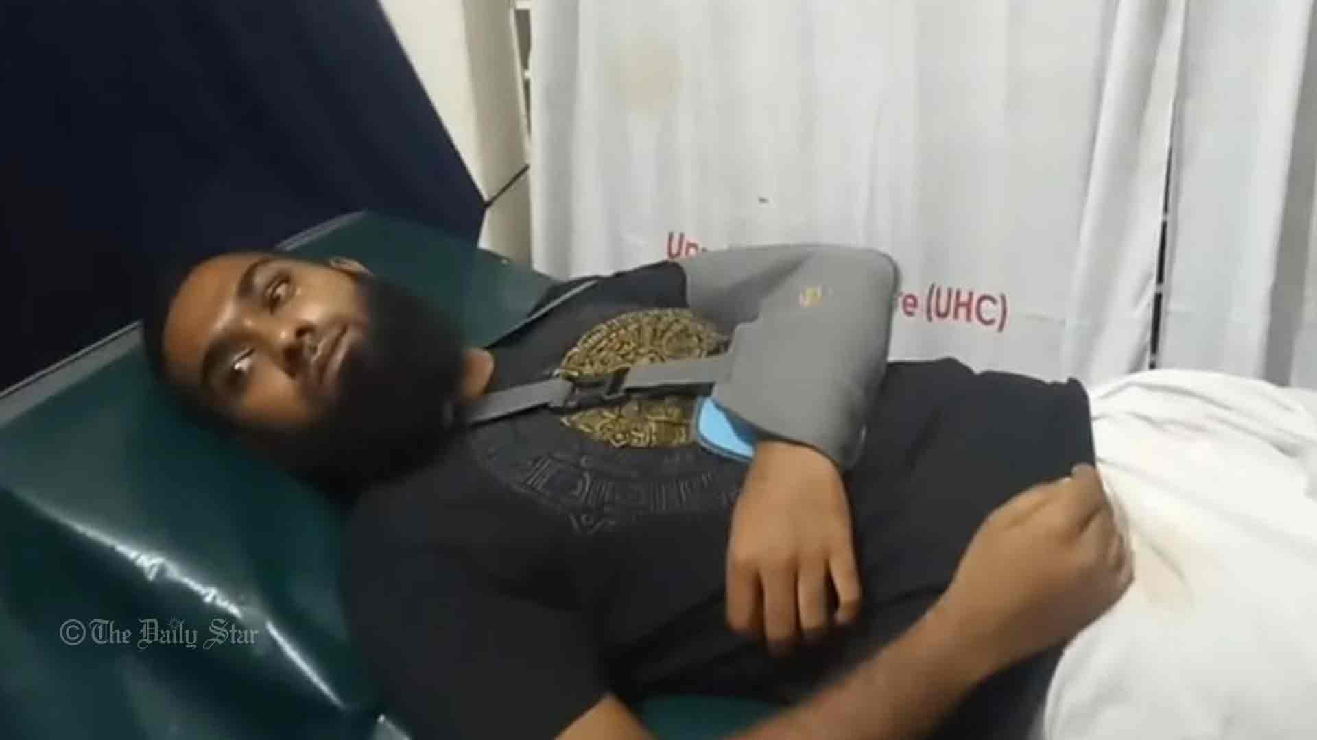 অস্ত্রের মুখে ৪ লাখ ৩৫ হাজার টাকা চাঁদাবাজির অভিযোগ ছাত্রলীগ নেতাকর্মীর বিরুদ্ধে