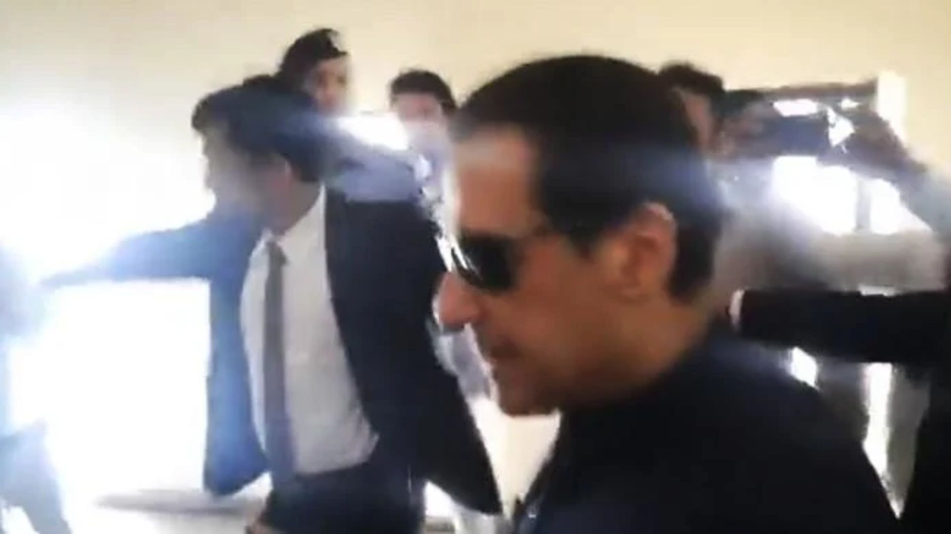 ইমরান খানের গ্রেপ্তার ‘অবৈধ’, অবিলম্বে মুক্তির নির্দেশ সুপ্রিম কোর্টের