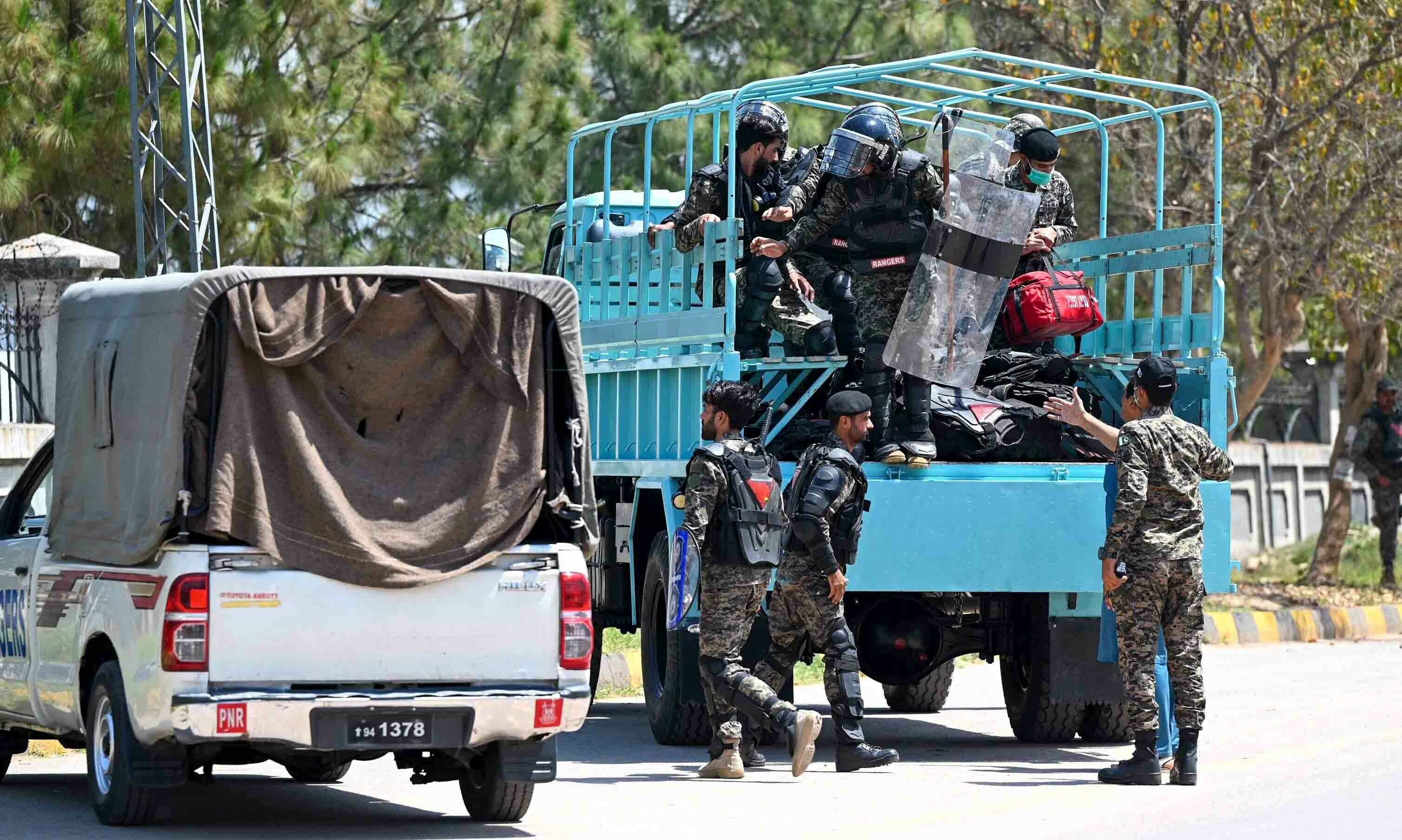 কড়া নিরাপত্তায় ইসলামাবাদ হাইকোর্টে ইমরান খান