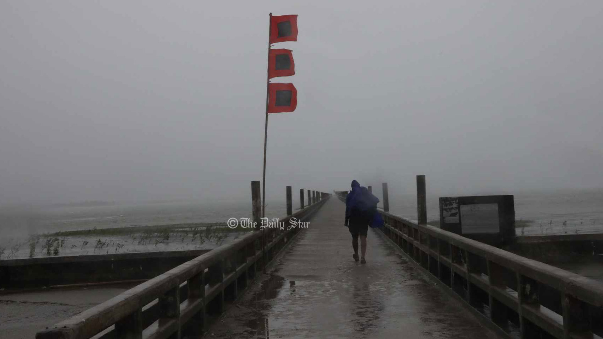 উপকূলের আরও কাছে মোখা, ঢাকায় কাল থেকে বাড়বে বৃষ্টি
