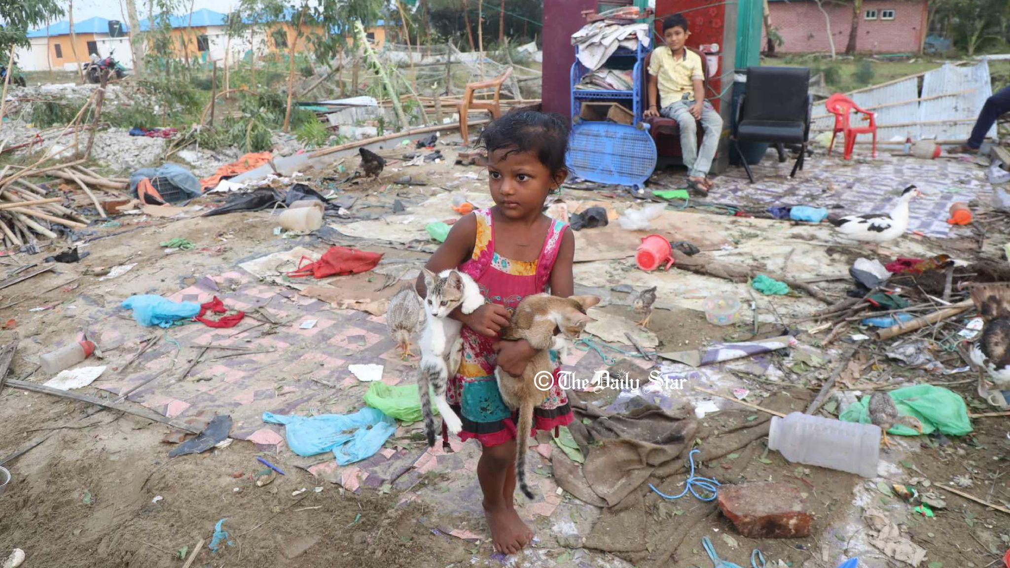 সেন্টমার্টিনে মোখার তাণ্ডবের চিহ্ন