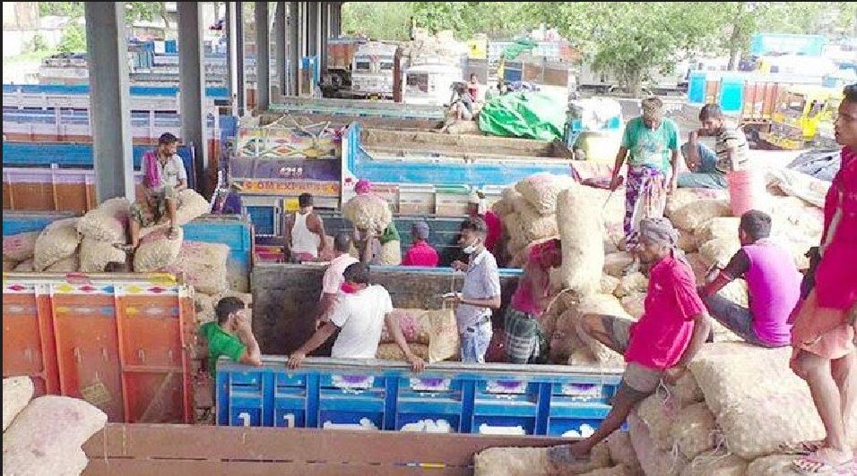 ৩ বন্দর দিয়ে ১৪৬৭ মেট্রিক টন পেঁয়াজ আমদানি