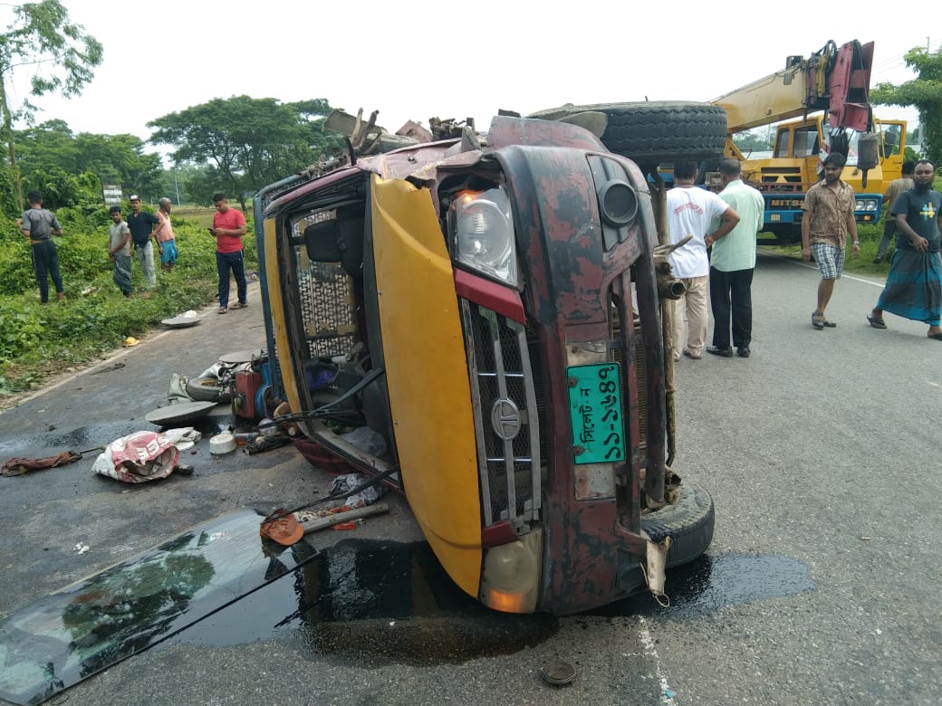 সিলেটে ট্রাক-পিকআপ সংঘর্ষে নিহতের সংখ্যা বেড়ে ১৫