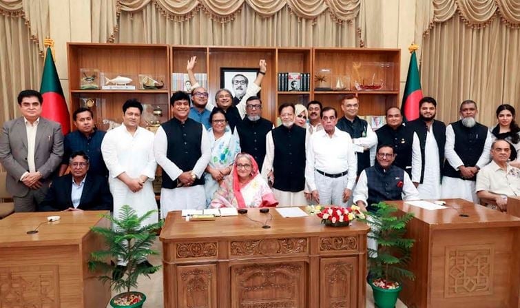 অন্য কেউ ক্ষমতায় আসলে উন্নয়ন, দেশ ধ্বংস হয়ে যাবে: শেখ হাসিনা