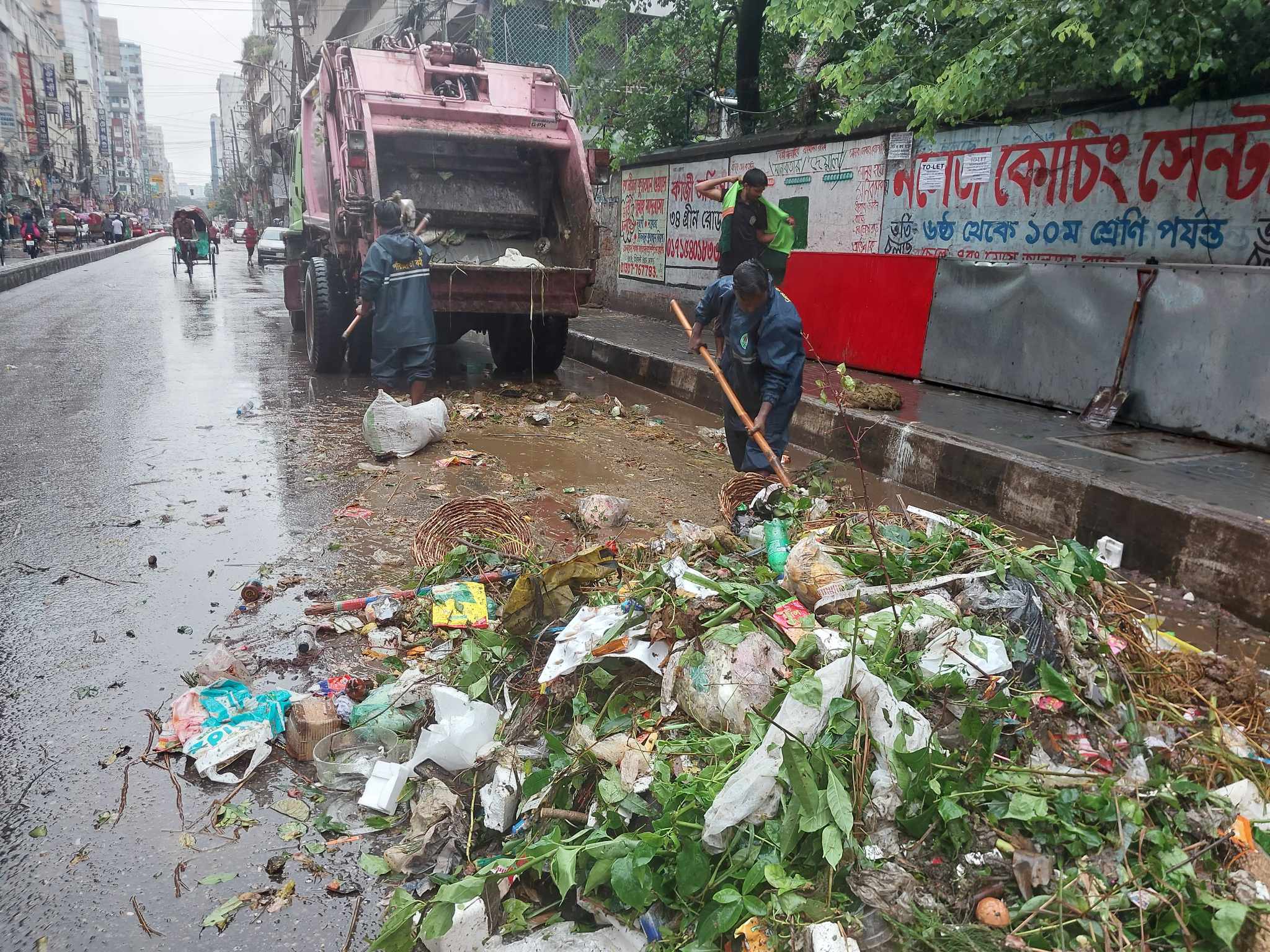 বর্জ্য অপসারণে ঢাকার ২ সিটির নিয়ন্ত্রণ কক্ষ
