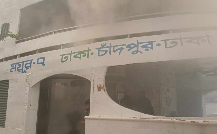 সদরঘাটে ময়ূর-৭ লঞ্চে আগুন, নিয়ন্ত্রণে ১৩ ইউনিট