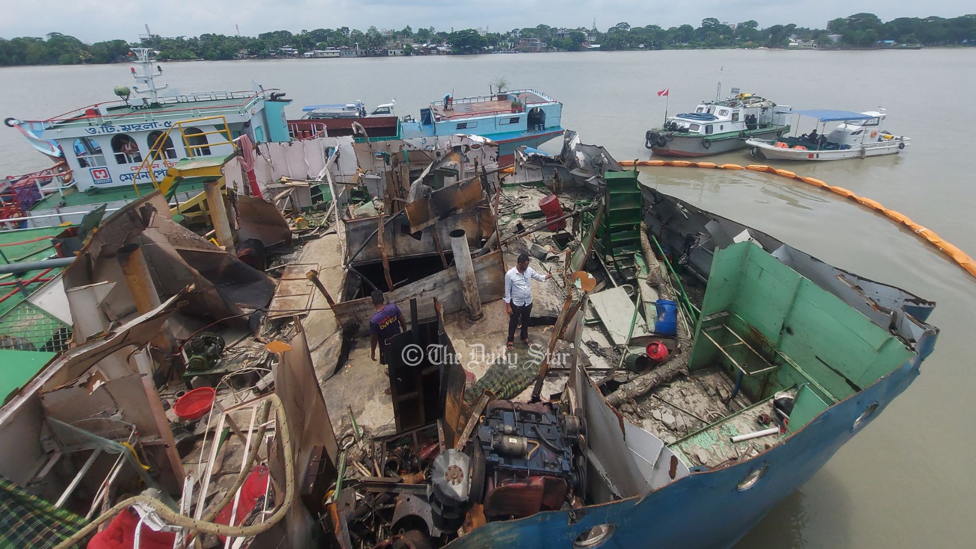 সুগন্ধায় তেলভর্তি জাহাজে বিস্ফোরণ: আরও ৩ মরদেহ উদ্ধার