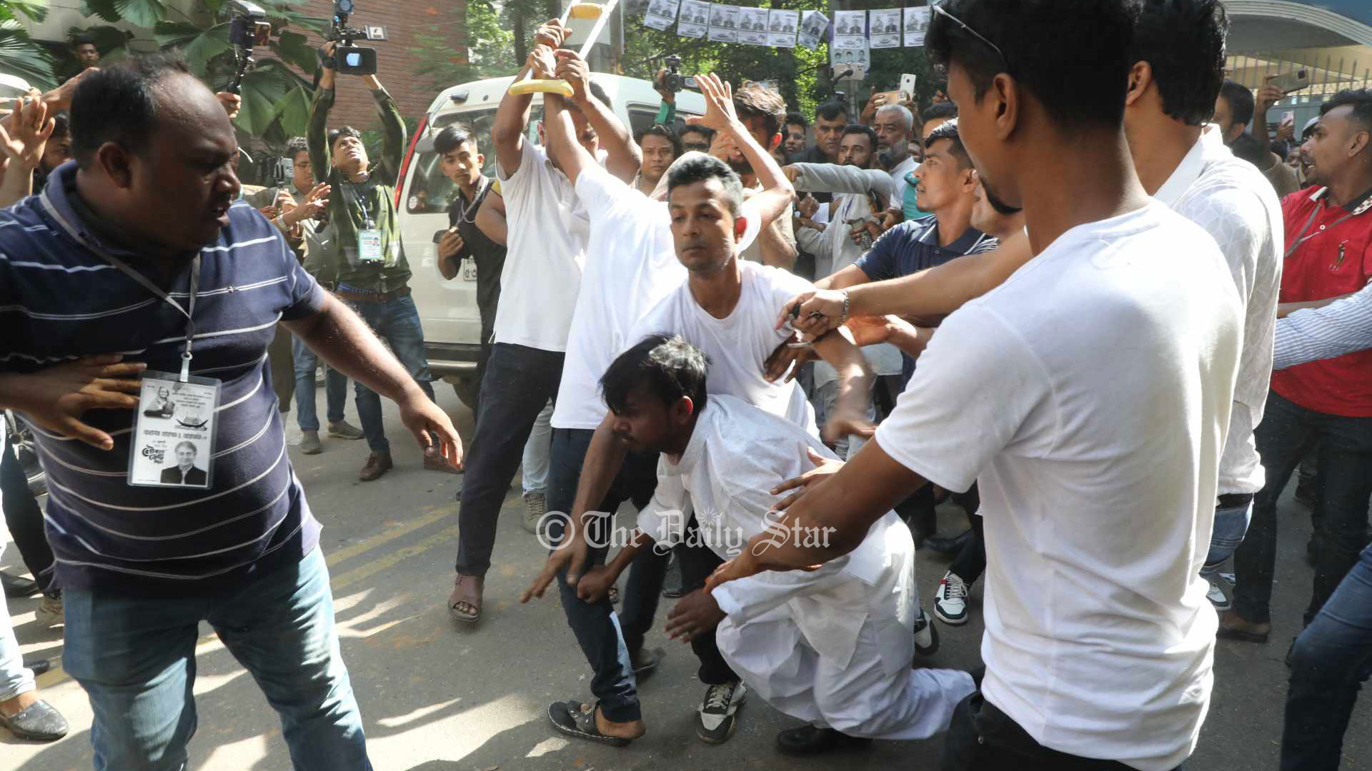 হিরো আলমের ওপর হামলা: গ্রেপ্তার আরও ১