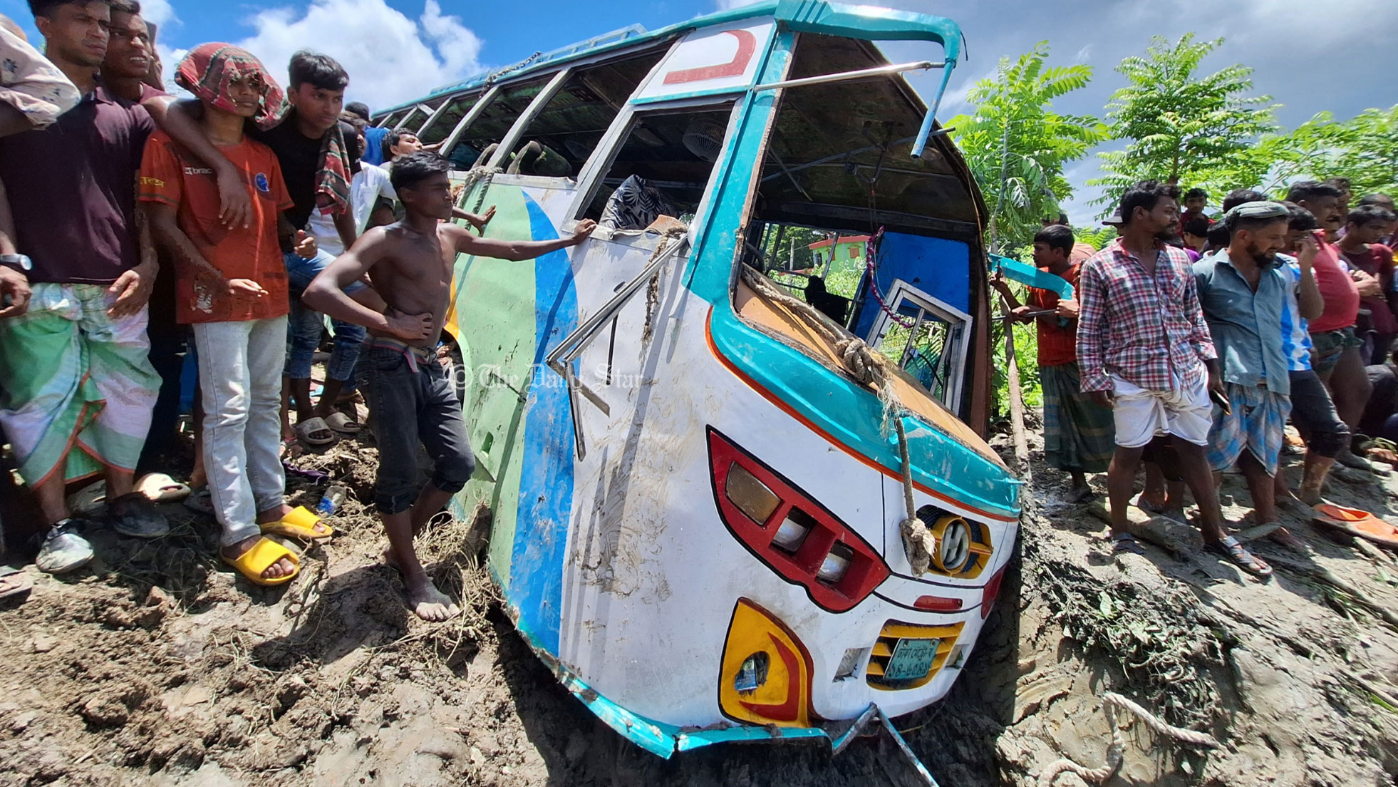 ঝালকাঠির বাস দুর্ঘটনা ‘চালকের অসতর্কতায়’
