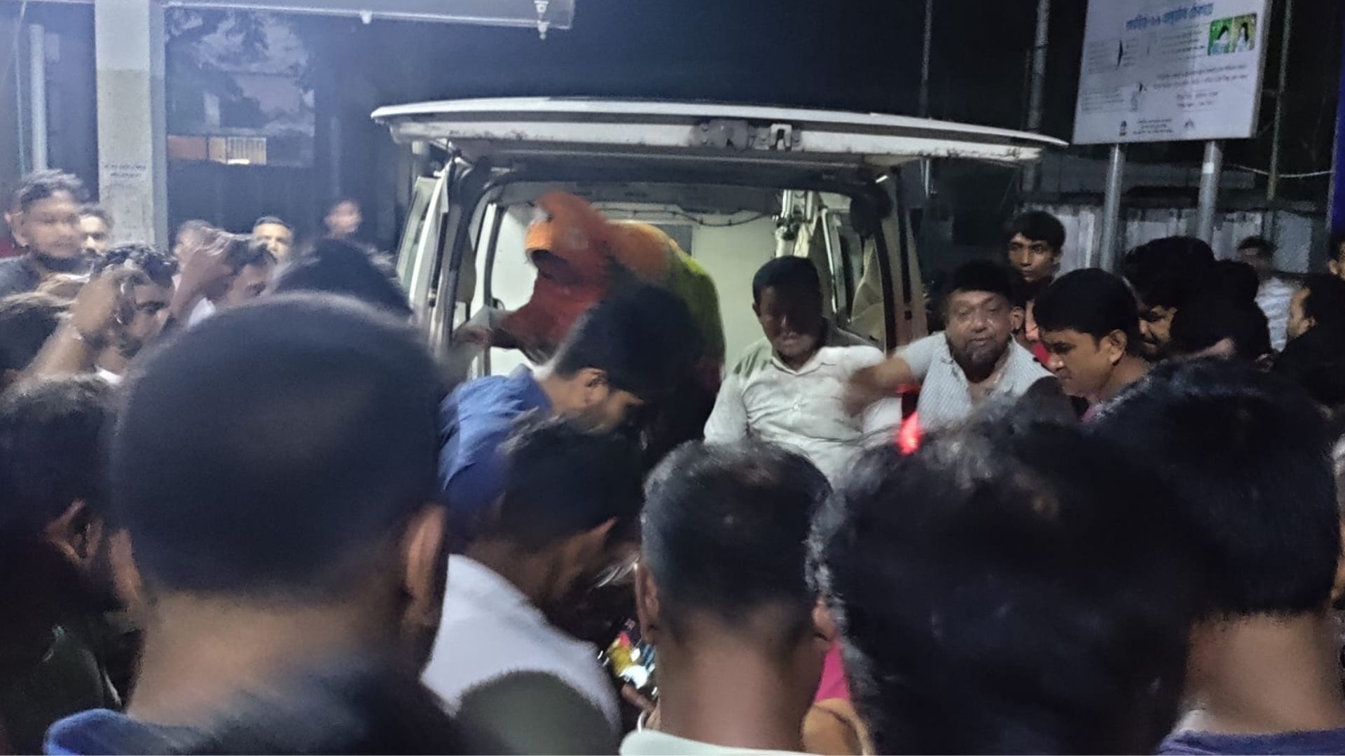 আ. লীগের ২ পক্ষের দ্বন্দ্ব: যুবলীগ নেতার কবজি কেটে নিল প্রতিপক্ষ