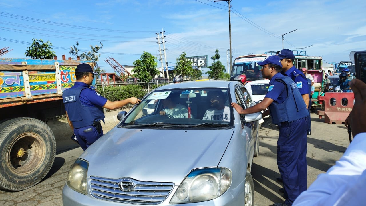 ঢাকায় আসার পথে ৪ ‘মাছ ব্যবসায়ী’ আটক