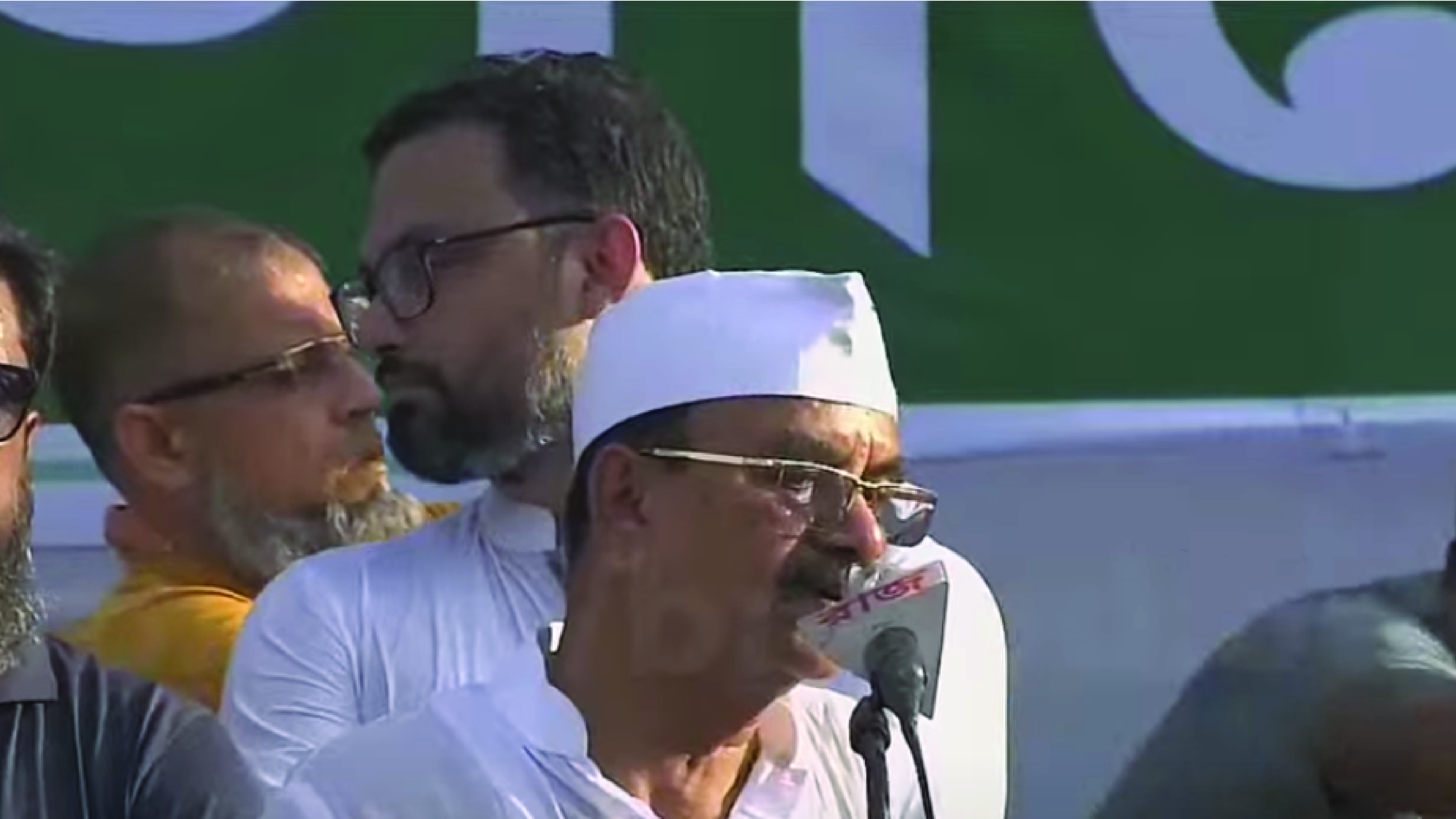 ‘শেখ হাসিনার পদত্যাগ ছাড়া ঘরে ফিরে যাব না’