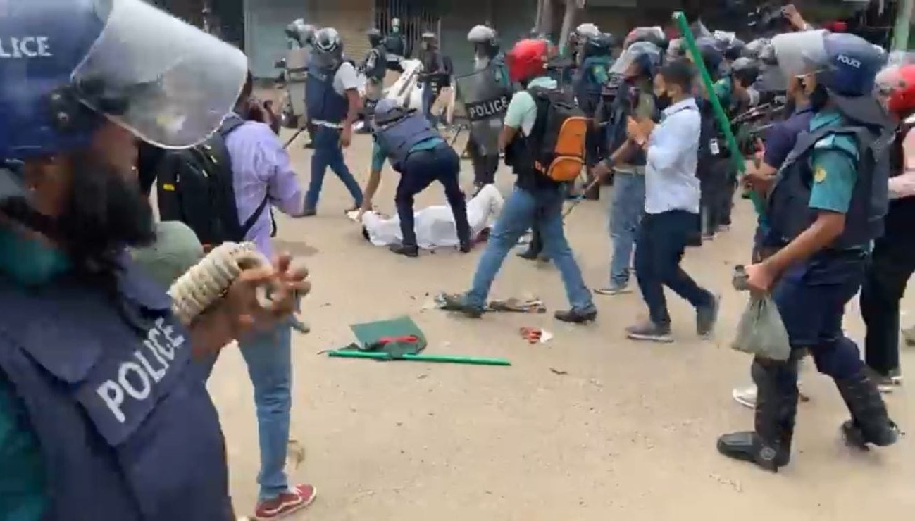 ধোলাইখালে সংঘর্ষে আহত গয়েশ্বরকে তুলে নিল পুলিশ