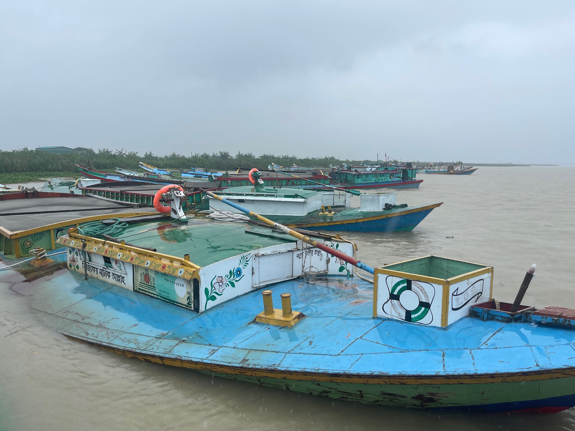 মুন্সিগঞ্জে ট্রলারডুবির ঘটনায় চাঁদপুরে নৌ পুলিশের অভিযান