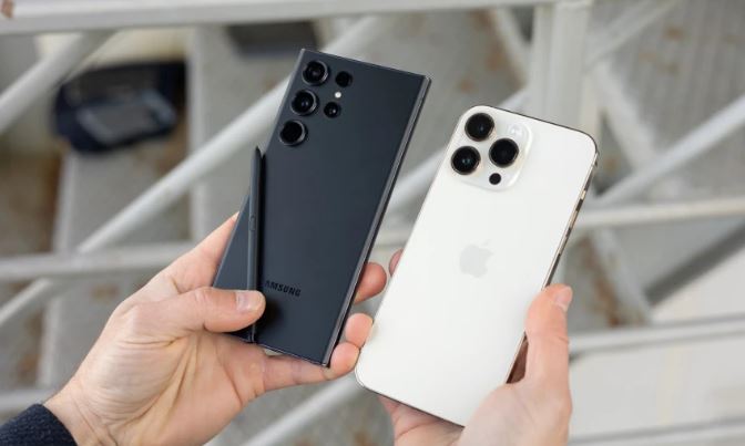 হাইএন্ড ফোনের জগতে আইফোন-অ্যান্ড্রয়েড লড়াই 